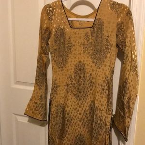 Indian/Pakistani Shirt with wide trousers & Dubata